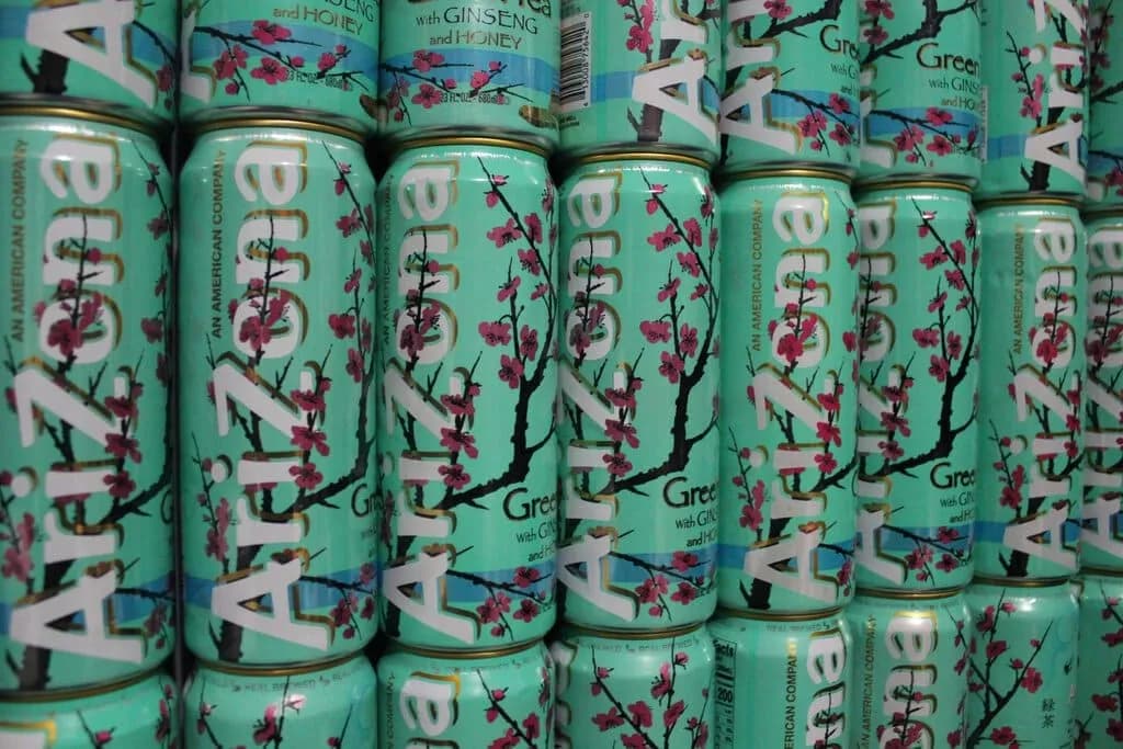 Od ilu lat można pić napój Arizona? Sprawdź, co warto wiedzieć