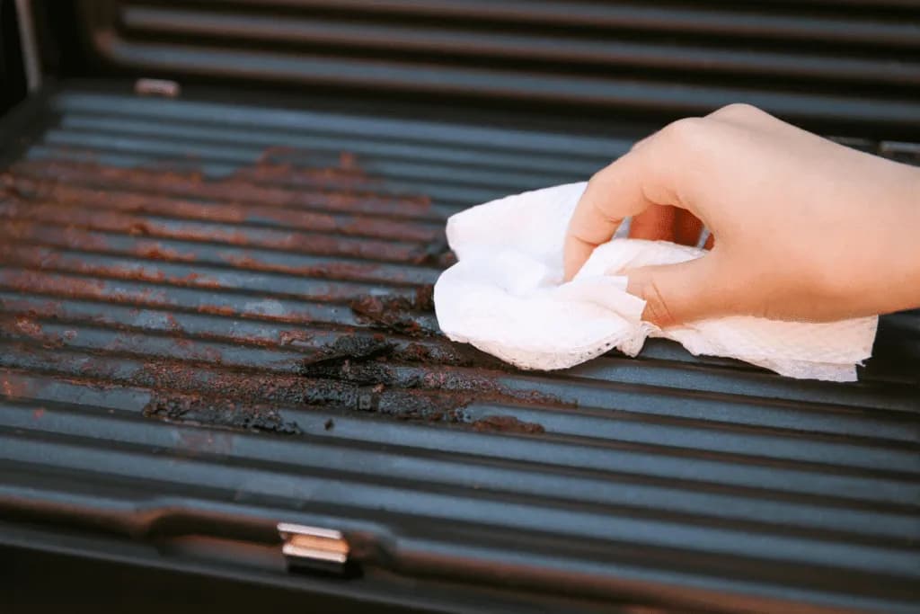 Skuteczne czyszczenie grilla: uniknij tłuszczu i zanieczyszczeń
