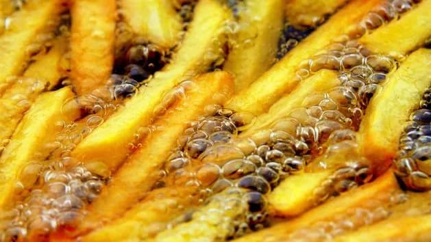 Z czego robi się frytki? Odkryj sekrety idealnych frytek