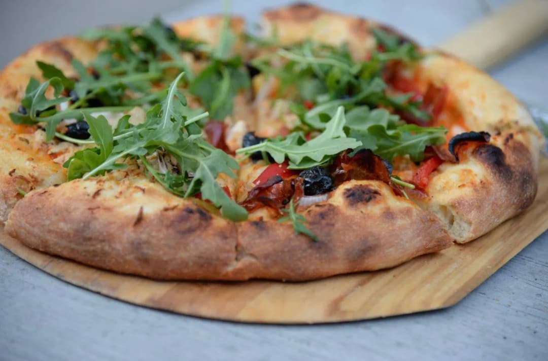 Z czym zrobić pizzę? Odkryj idealne składniki na pyszną pizzę