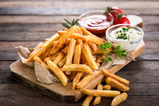 Jak piec mrożone frytki w piekarniku, aby były chrupiące i smaczne