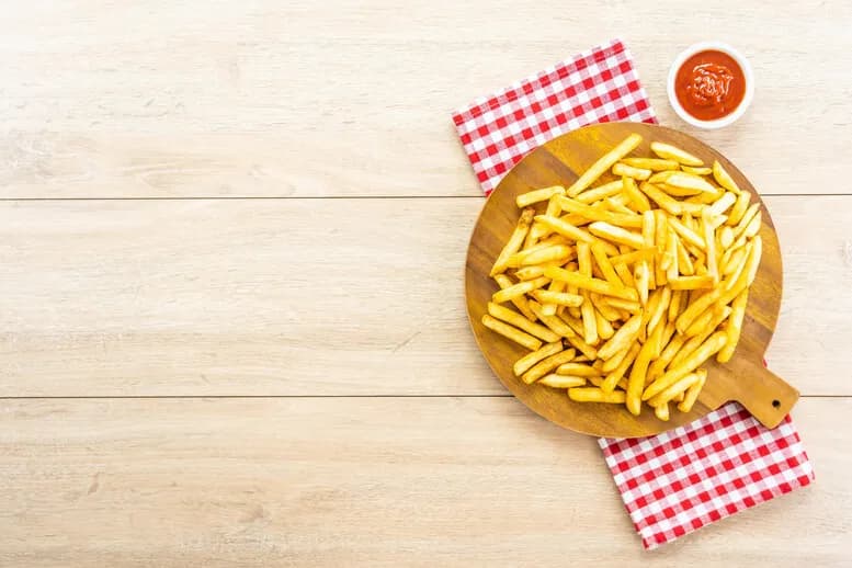 Ile smażyć frytki we frytkownicy, aby były idealnie chrupiące?