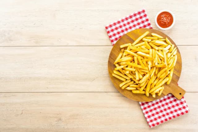 Ile smażyć frytki we frytkownicy, aby były idealnie chrupiące?