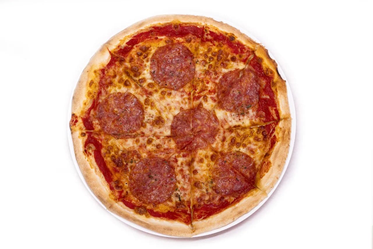 Jakie salami na pizzę? Odkryj najlepsze smaki i połączenia
