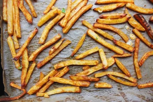 Ile się robi frytki w piekarniku? Odkryj idealny czas pieczenia