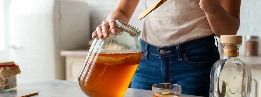 Kombucha napój: zdrowe właściwości i jak go przygotować w domu